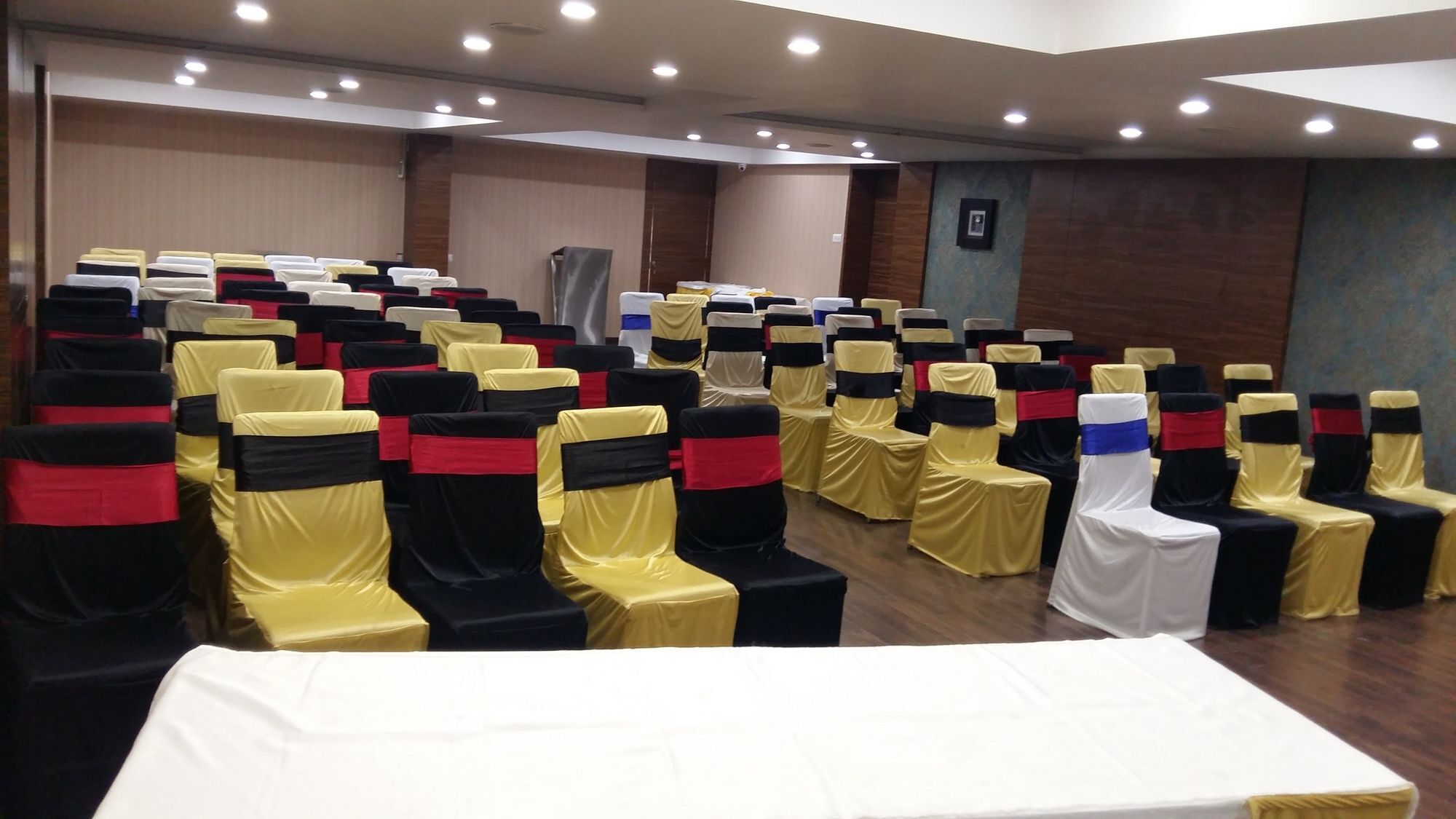 Pride Biznotel Vadodara Exterior photo