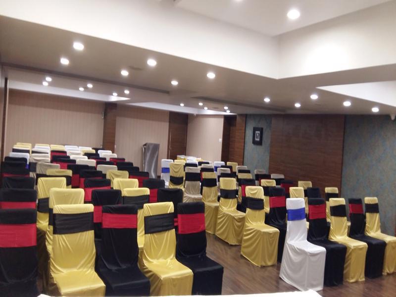 Pride Biznotel Vadodara Exterior photo